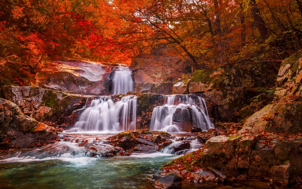 Secret valley, waterfall and autumn color