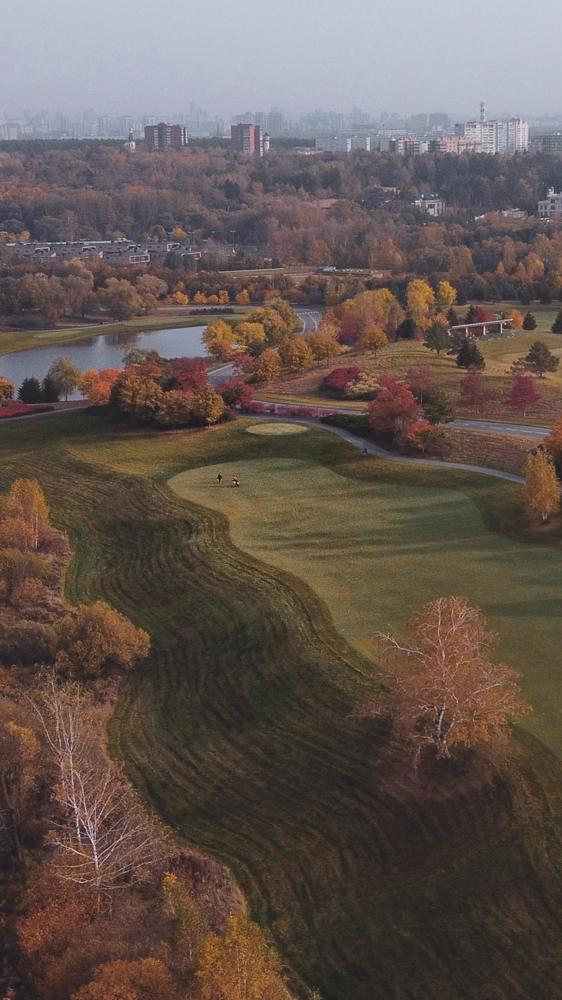 Autumn golf
