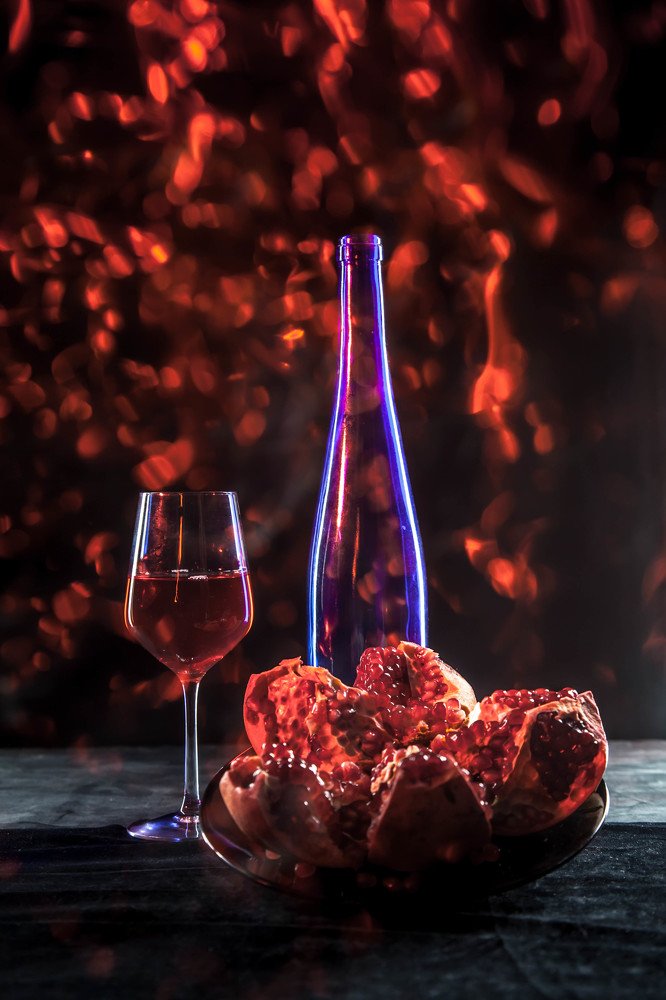 Натюрморт с гранатом