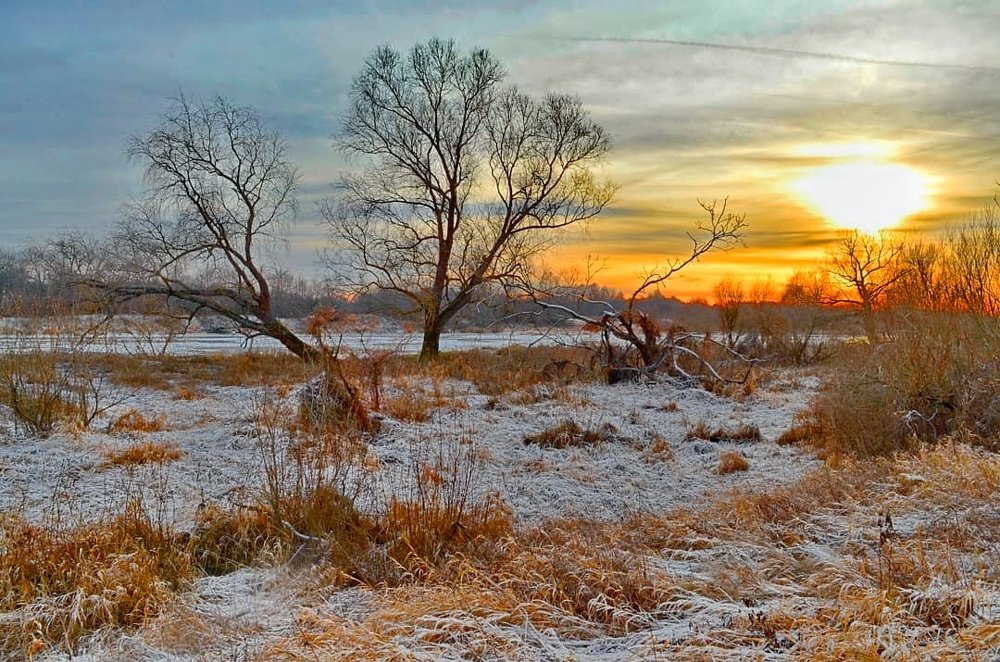 Закат на реке