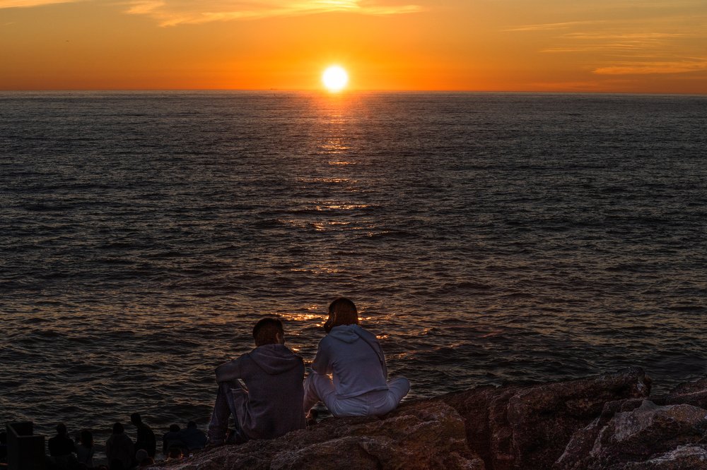 Silhouettes in the fading sun