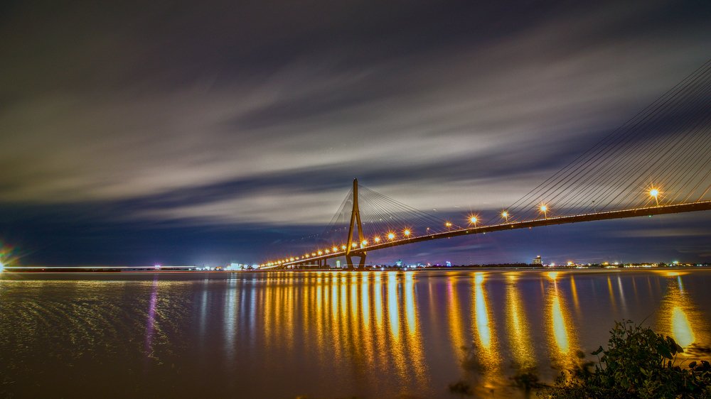 Cầu Cần Thơ lên đèn