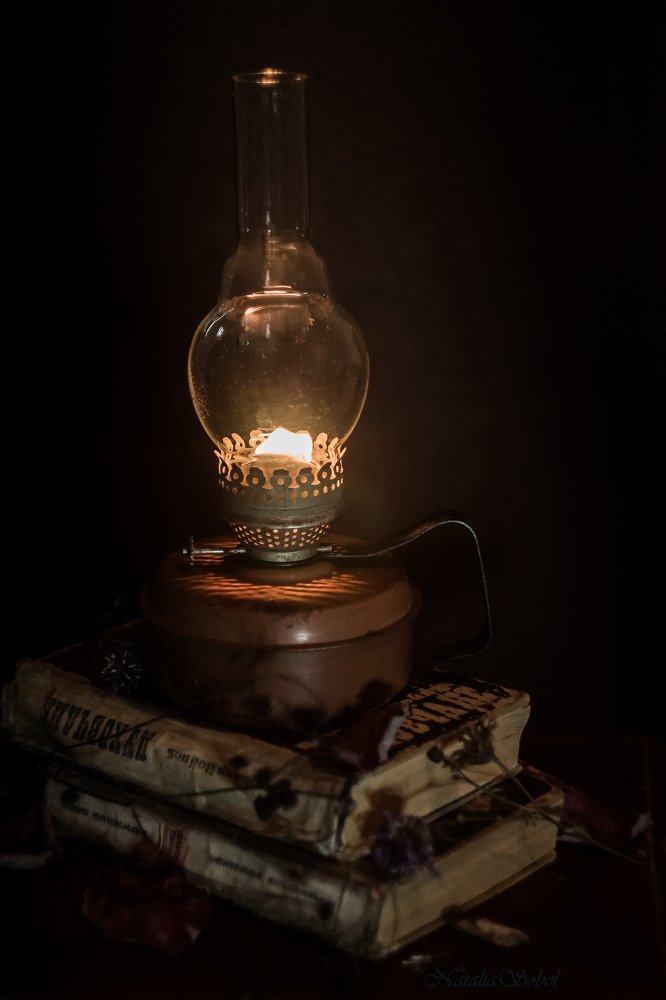 Натюрморт с керосиновой лампой.