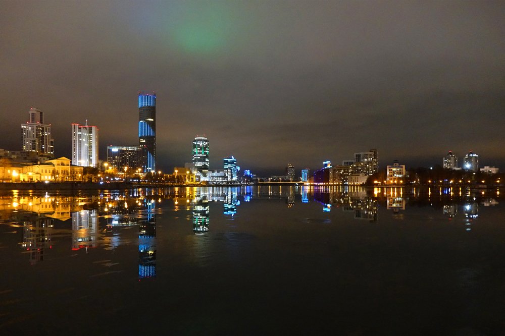 Отражение города…