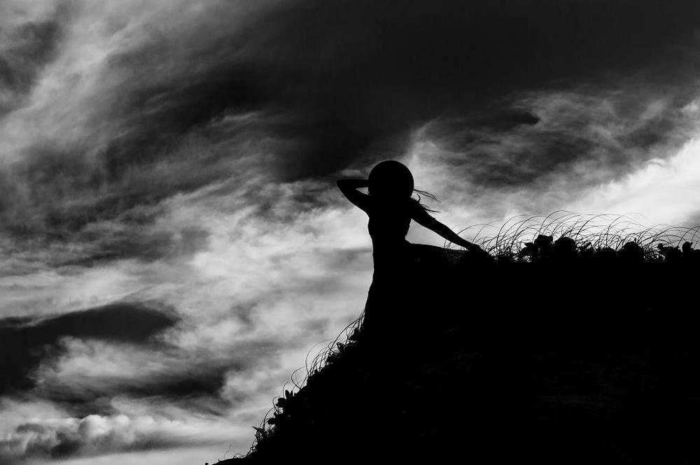 girl in the howling winds