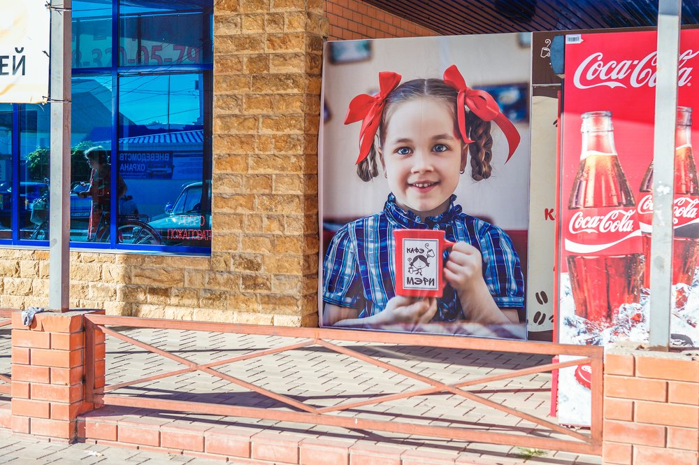 От улыбки детской улица светлей