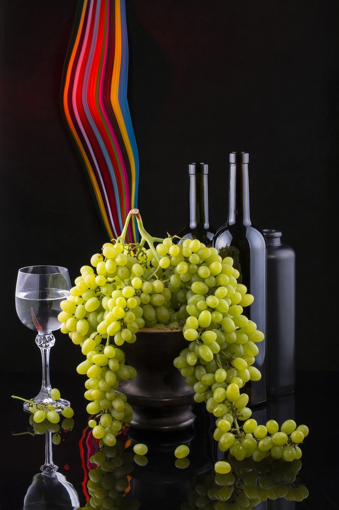 Натюрморт с виноградом и вином