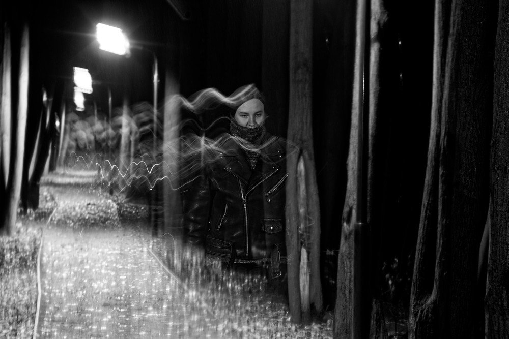 Призрак covid-2020 на алее  The Ghost of covid-2020 in the Alley