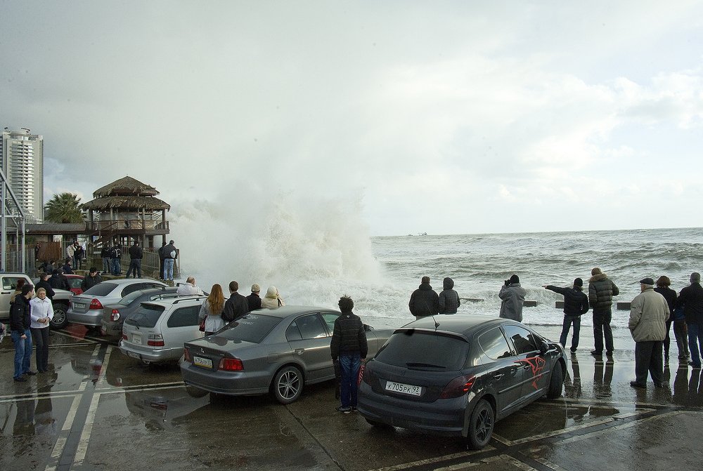 Окончание шторма на набережной в Сочи!