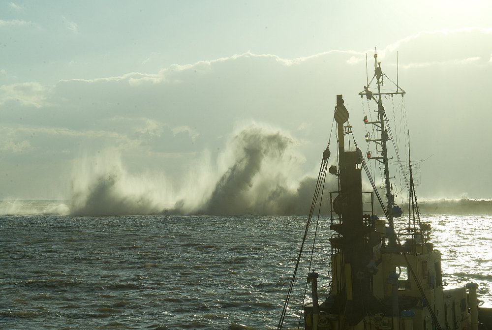 Остатки штормовой погоды в Сочи.