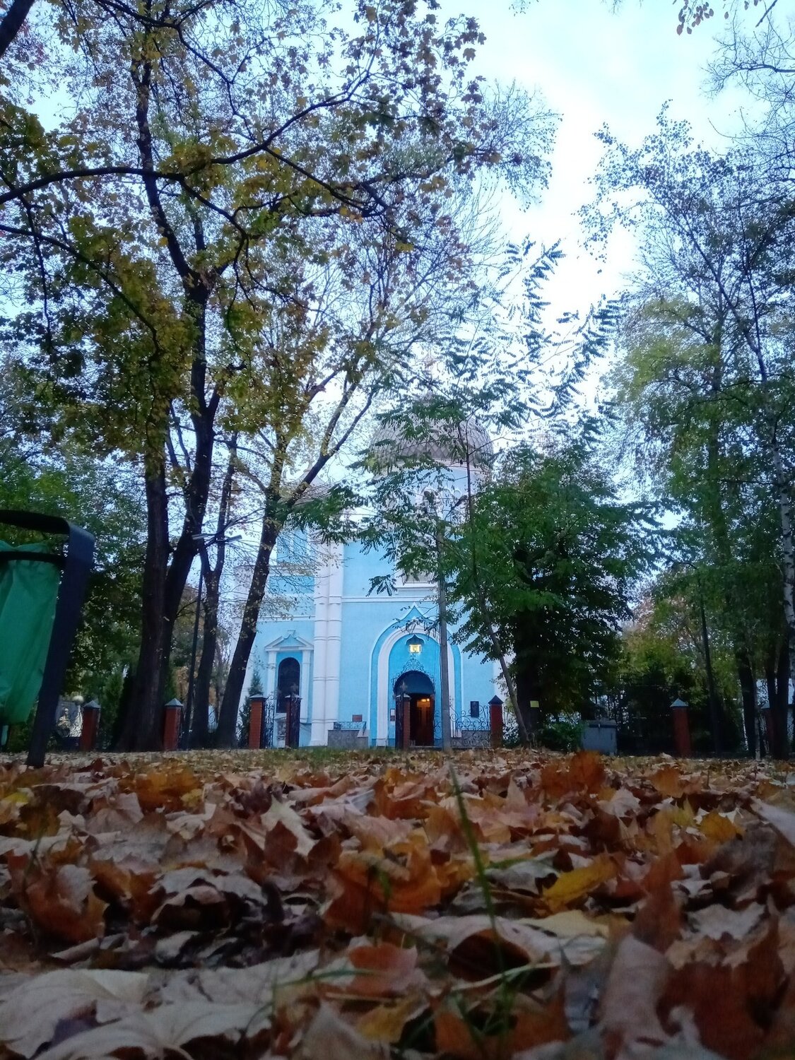 Церковь в парке