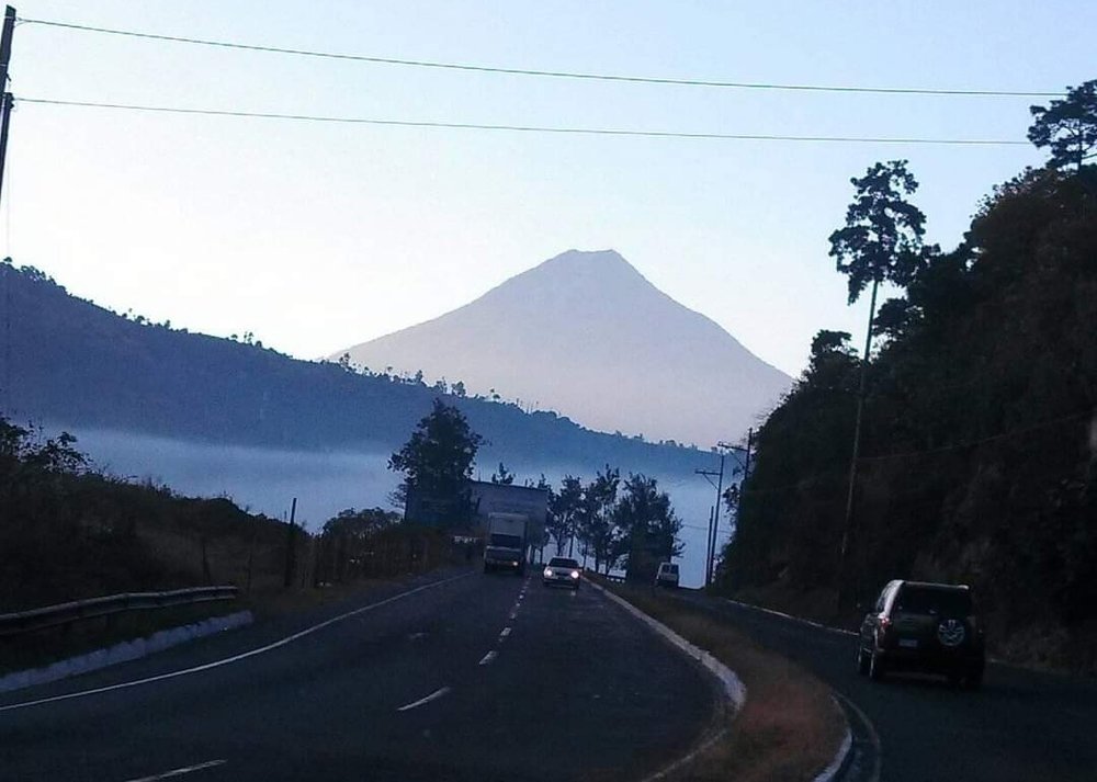 Amanecer entre neblina Volcán de Agua.