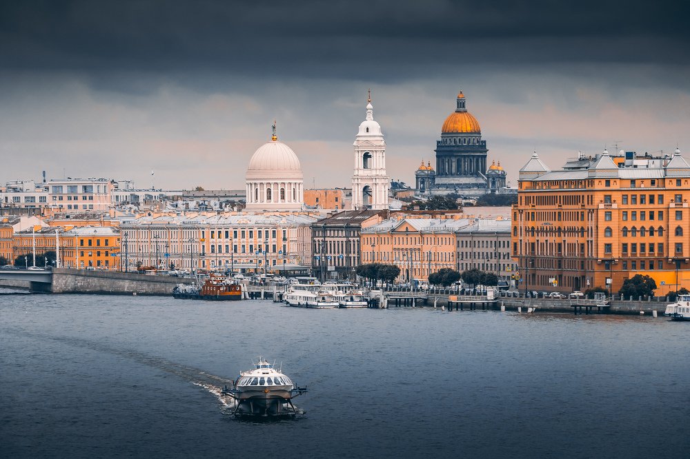 Вид на Исаакиевский собор