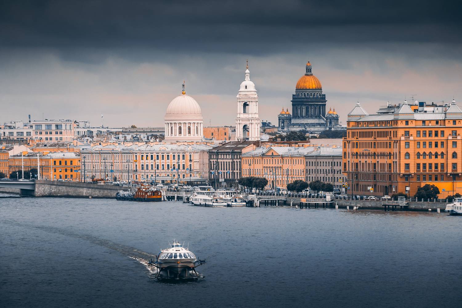 Вид на Исаакиевский собор