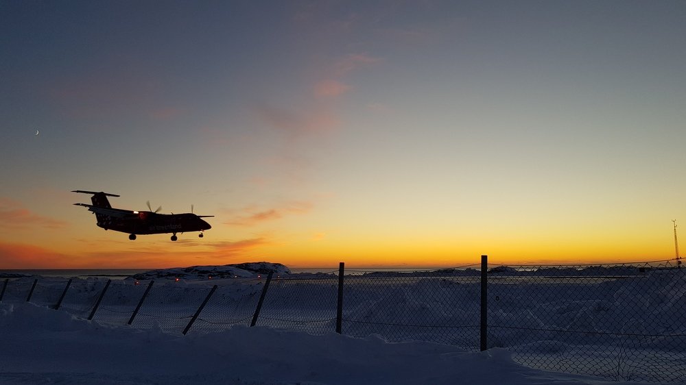 Landing on Maniitsoqs airport