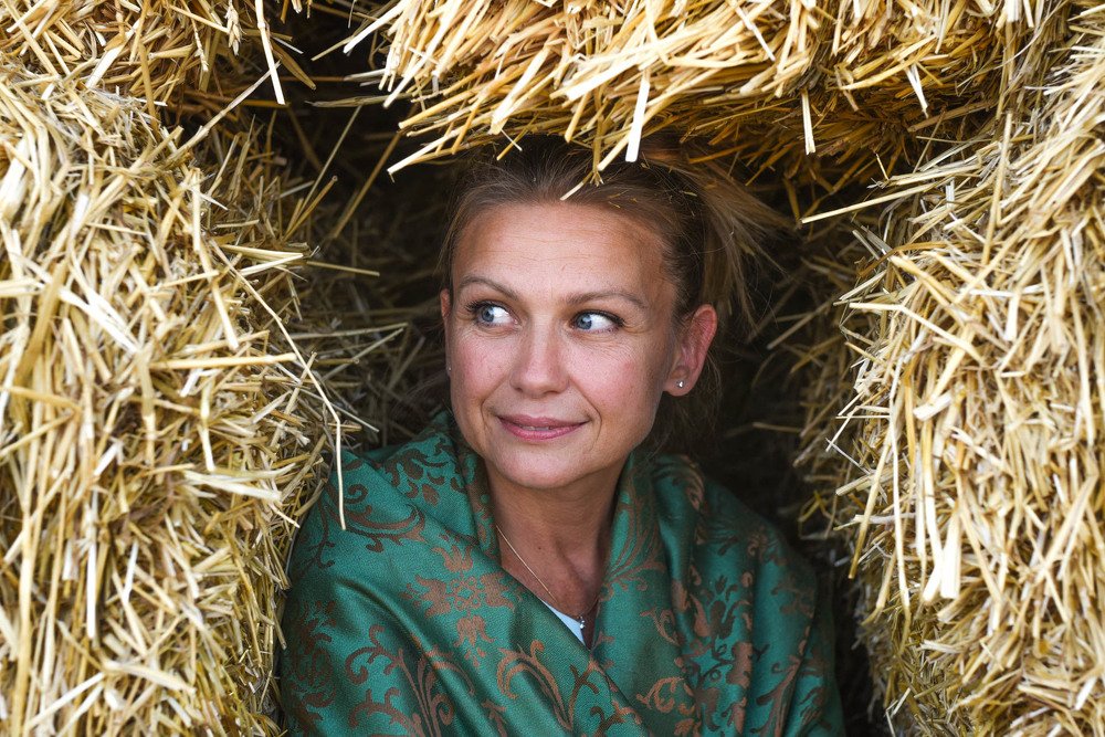 Эти глаза на против.