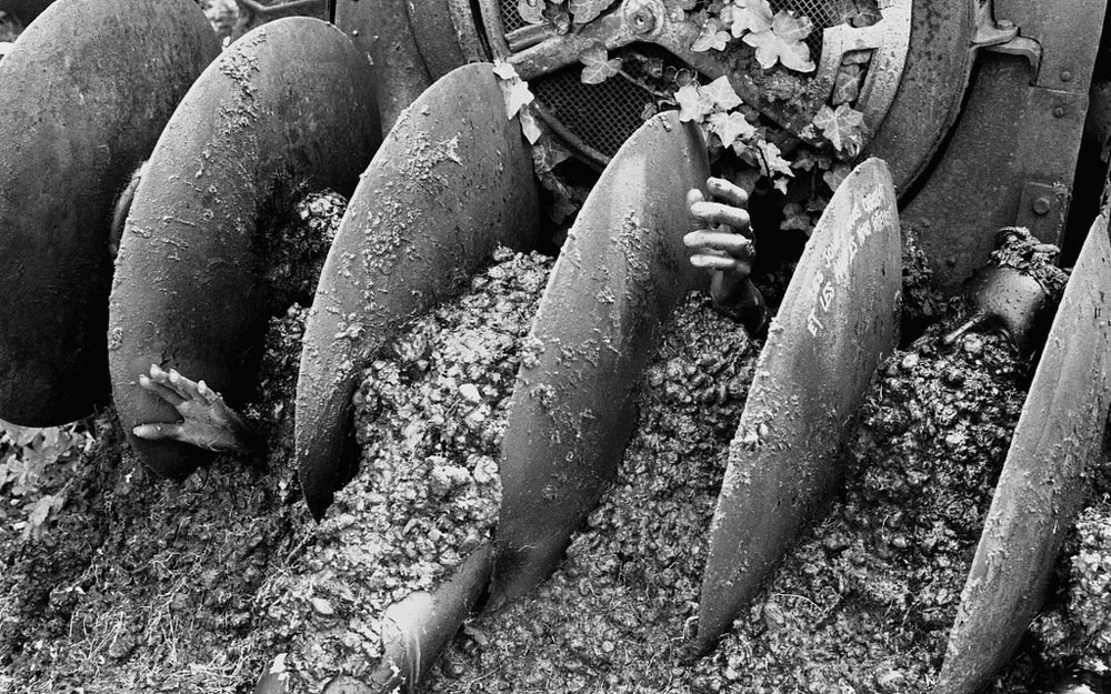 . Les jours nous creusent et les années nous enterrent .