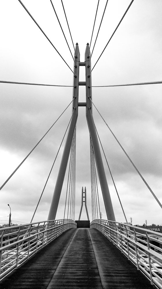 Мост над городом.