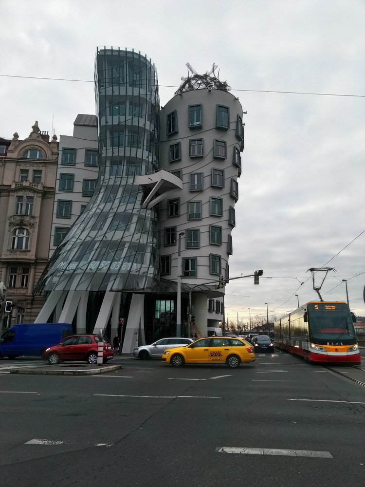 Танцующий дом.