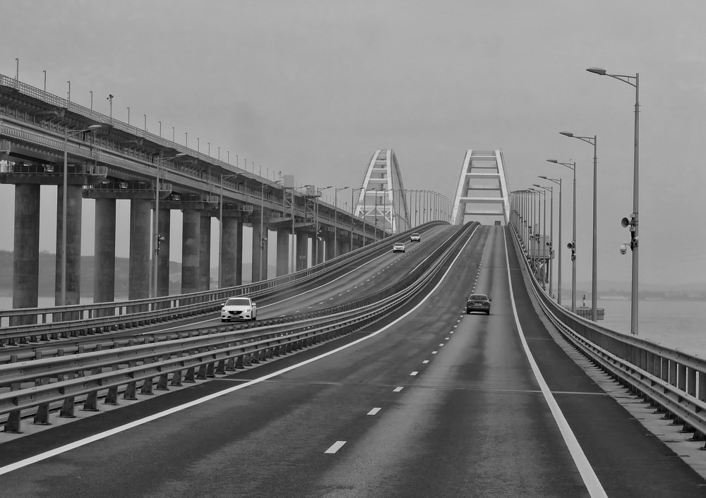 Мост через Неву