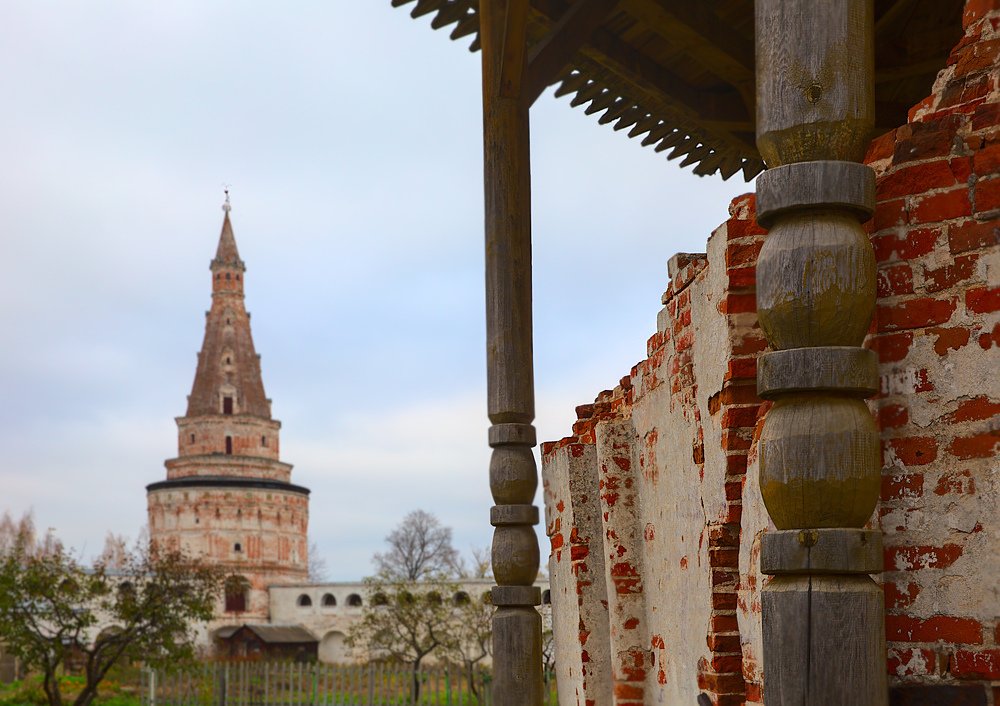 Старые стены