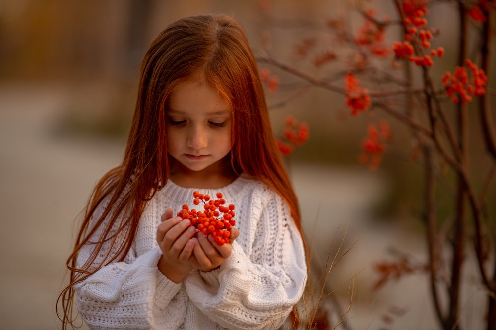 Не грусти девочка - осень...