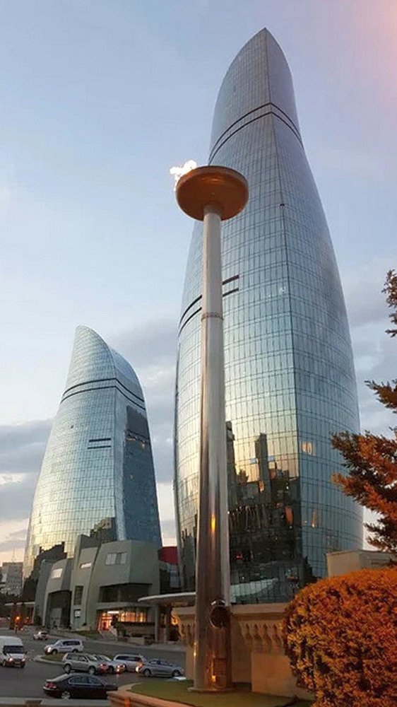 Пламенные башни Баку