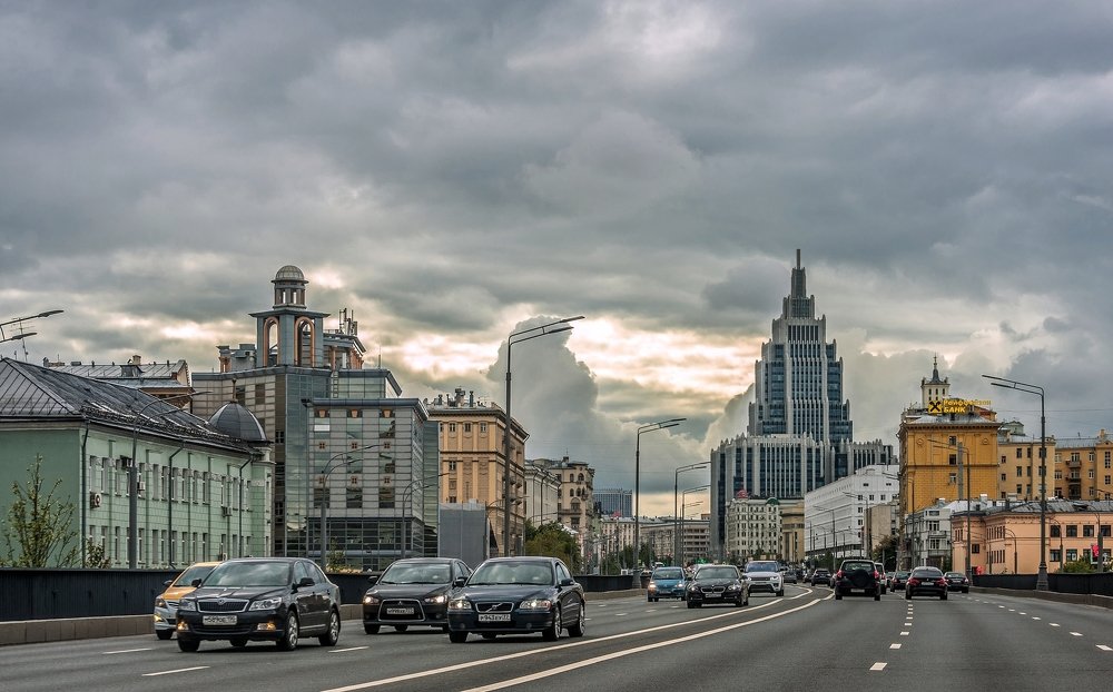 Высотка в Оружейном переулке