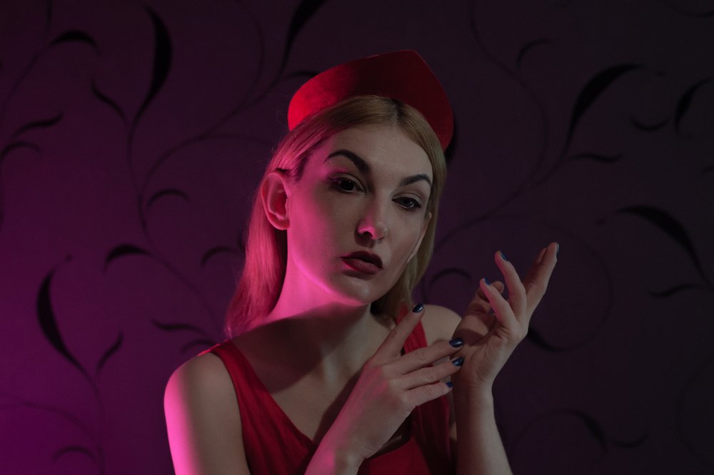 В розовом свете