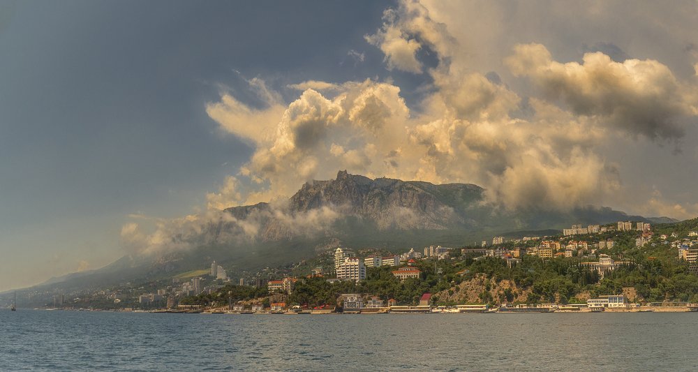 Облаком укрылся дедушка Ай-Петри....