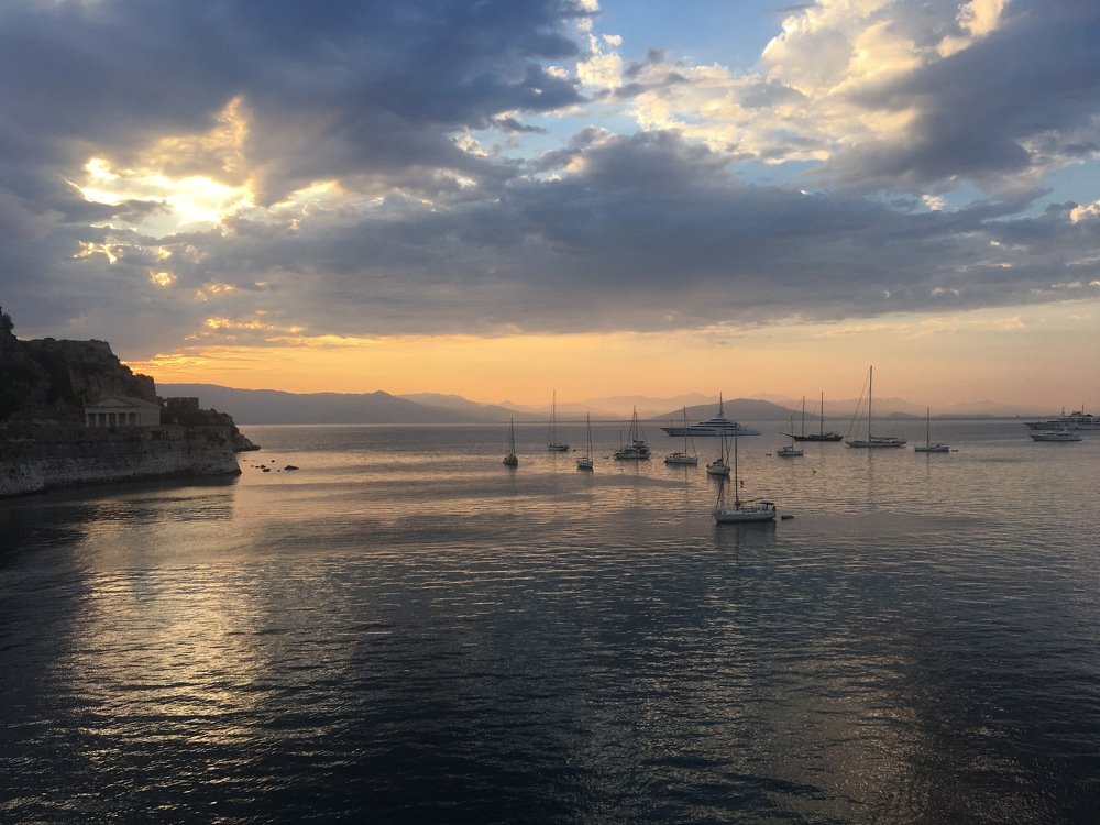 Рассвет на Корфу