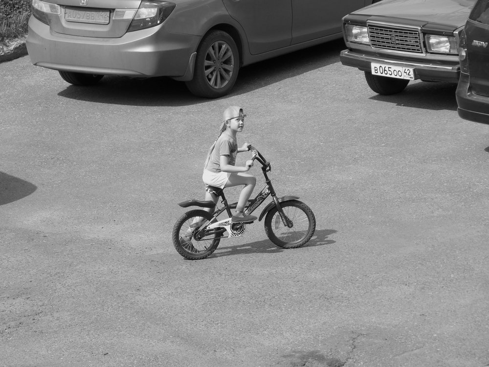 Девочка и велосипед