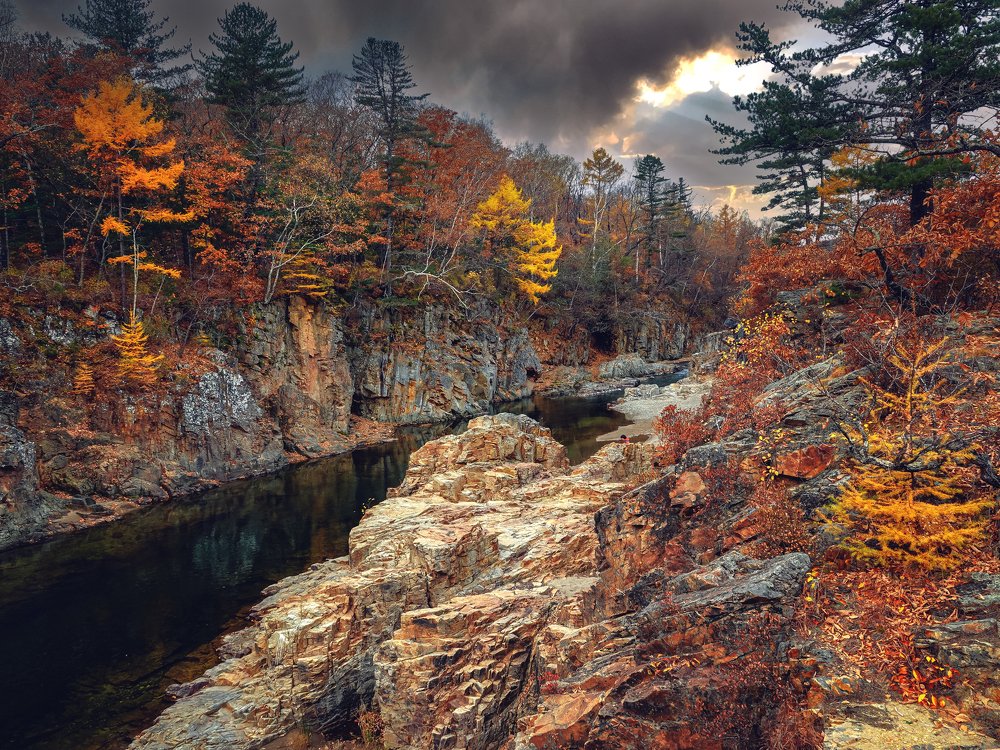 Осенняя гроза над тайгой.