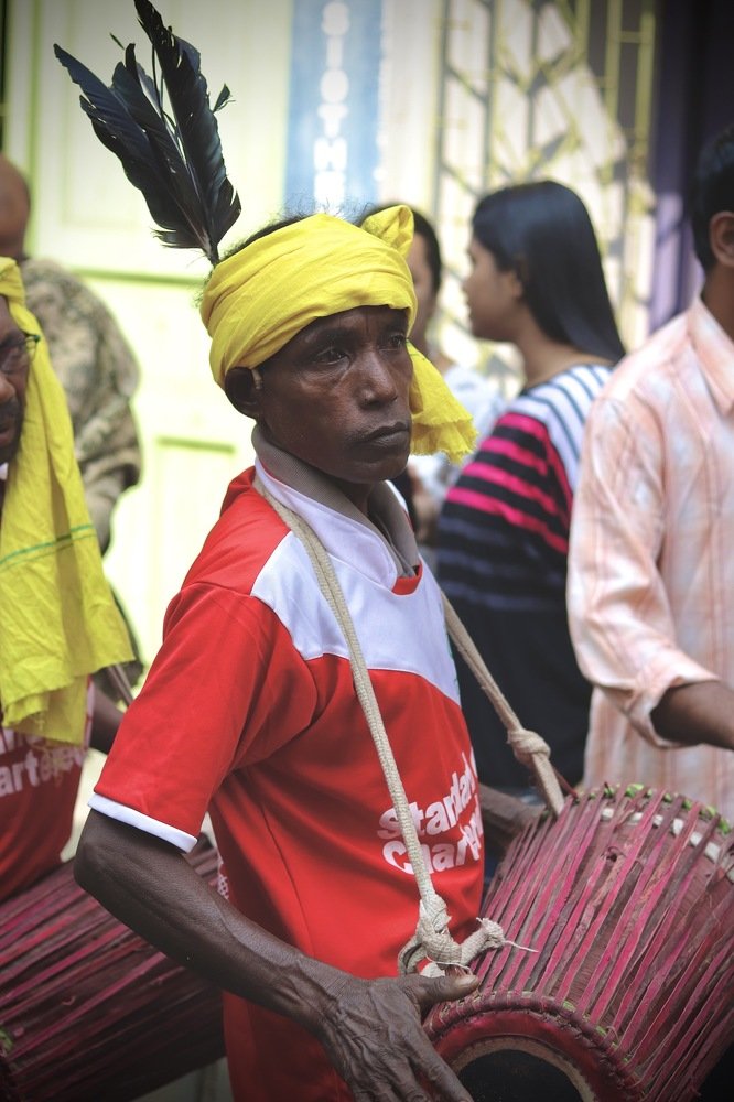 Street musician for Durga Puja