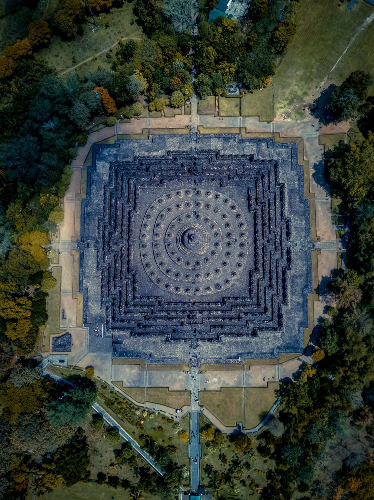 Photograph by Awan Awaneko