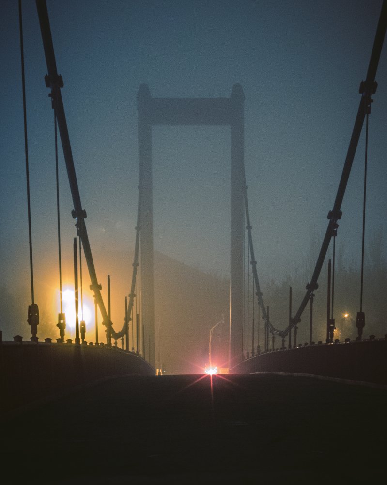 Мост в ночном тумане