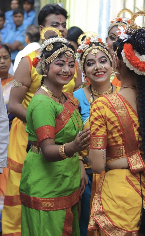 Street dancers, West Bengal
