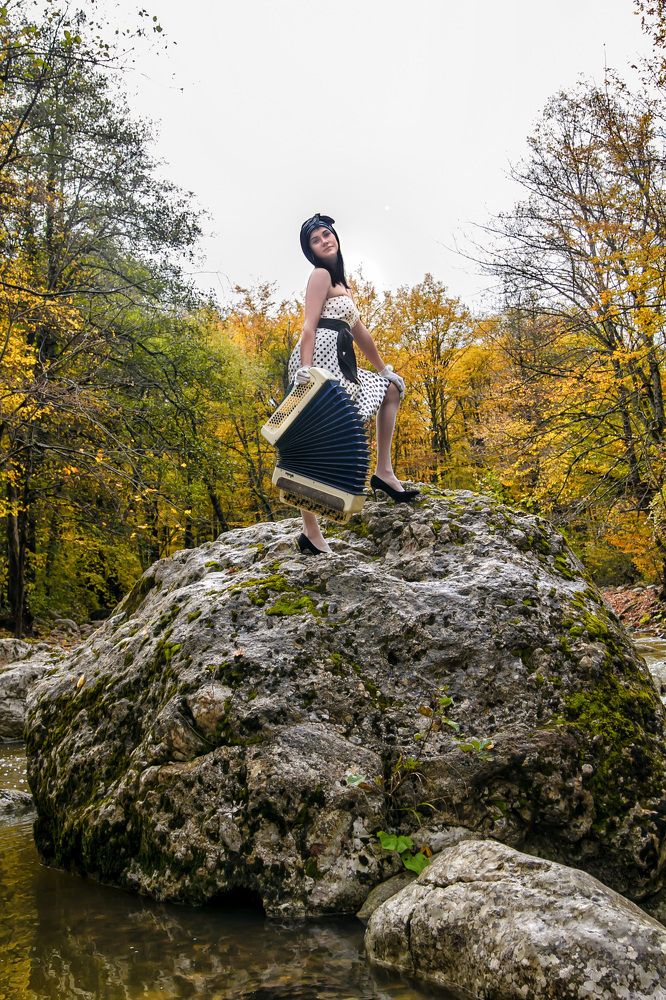 А в горах настроение - Осенний Париж