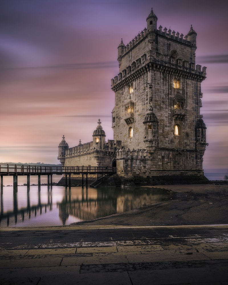 Torre de Lisboa al amanecer
