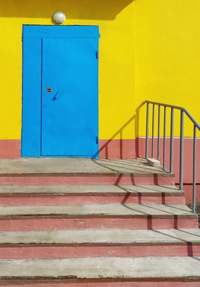 Синяя дверь...