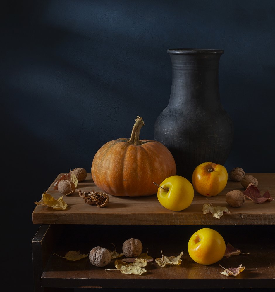 Натюрморт с тыквой и яблоками