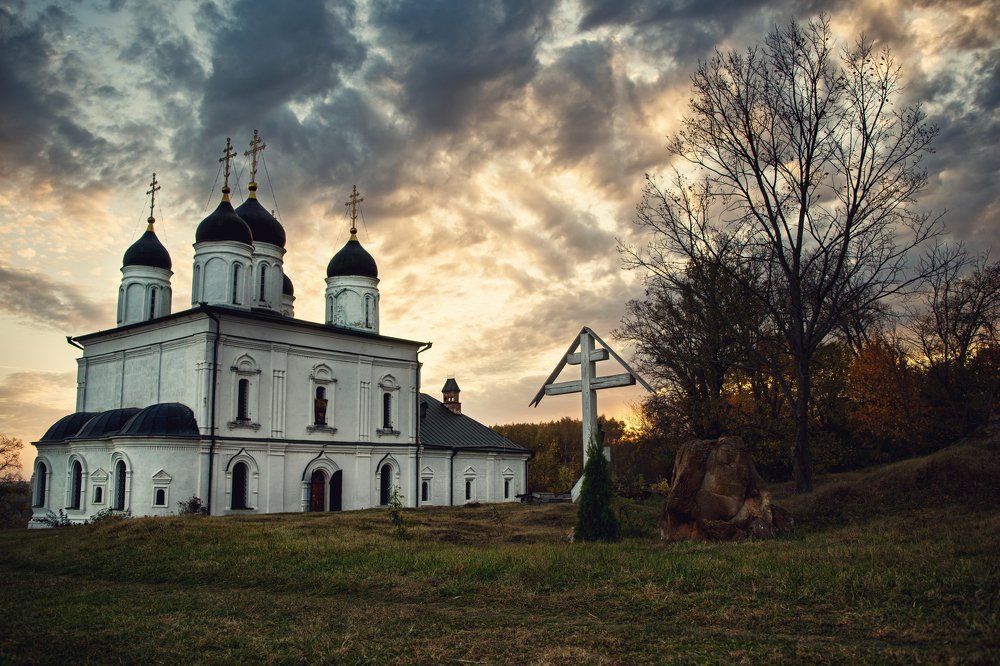 Тихвинский Храм в г.Болхов на закате
