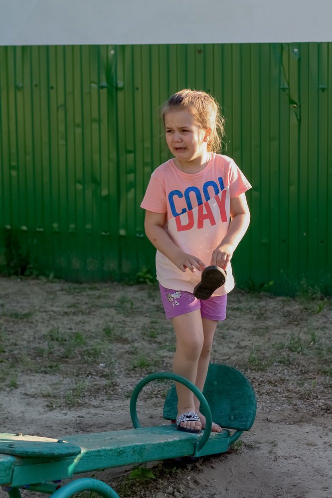 На детской площадке.