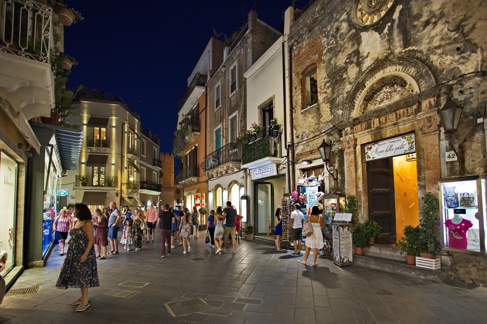 Вечерний променад