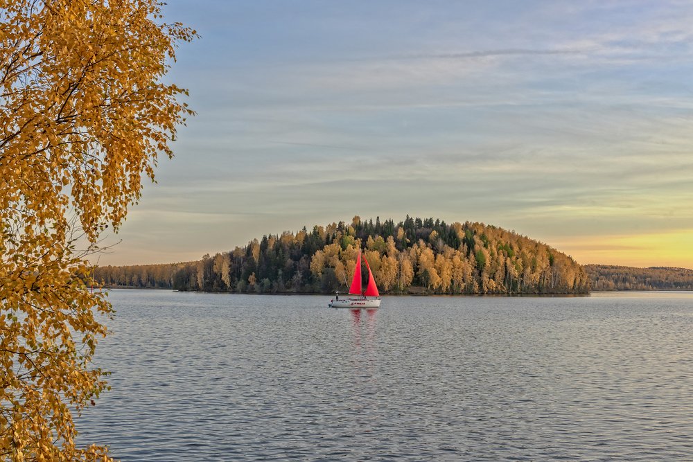 Осень с красками пришла.