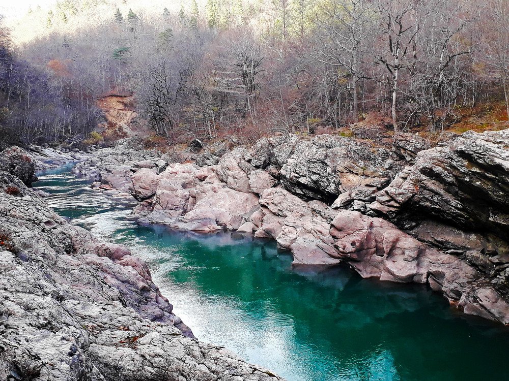 Изумрудная река