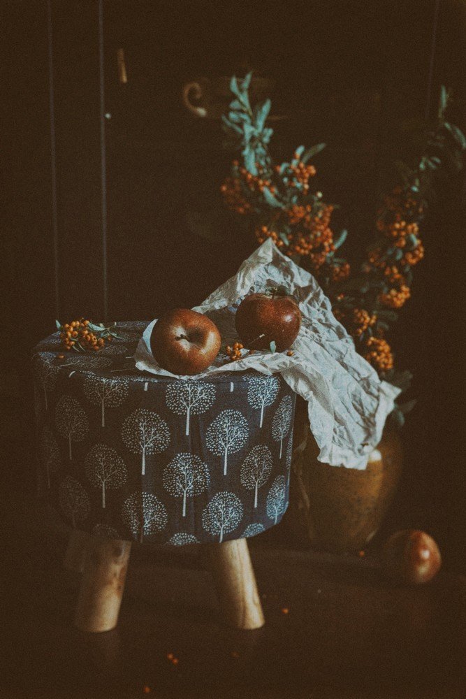 Яблоки на деревьях