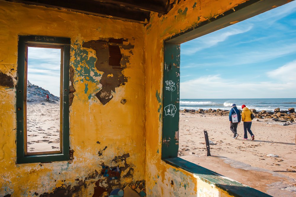 Fighting together against the cold and the wind