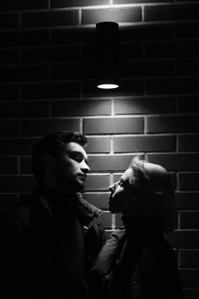 Под светом фонаря