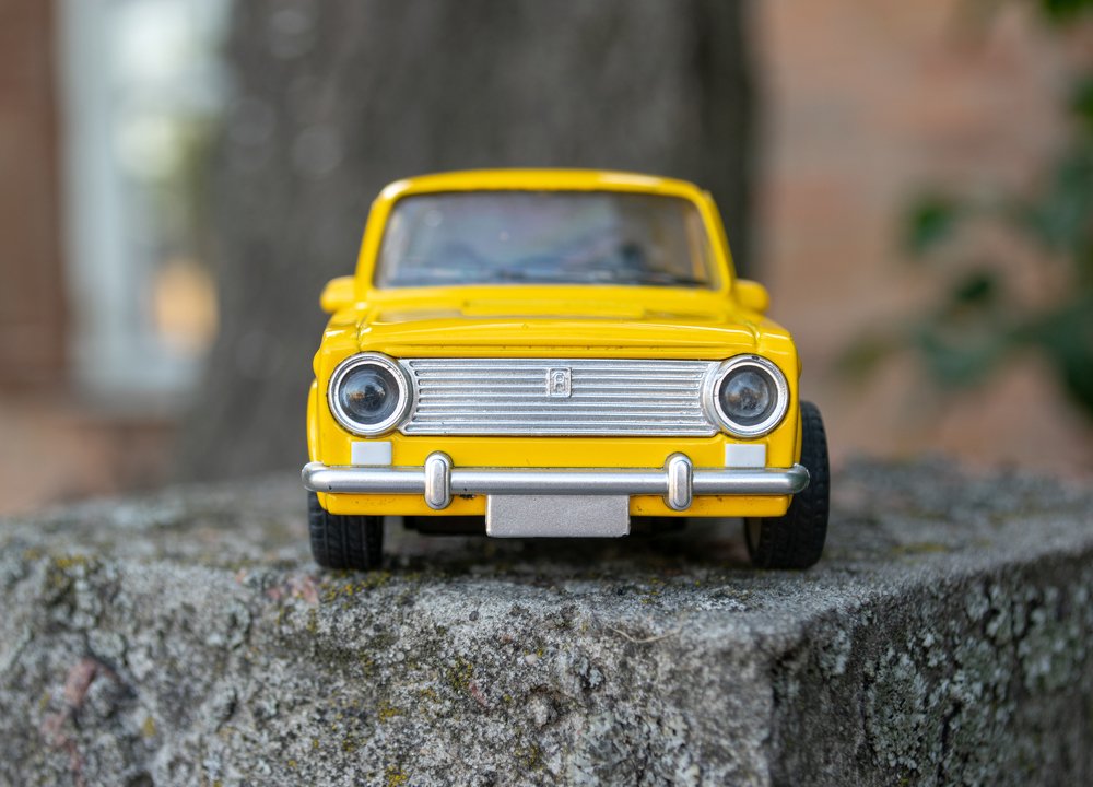 Путешествие маленькой желтой машинки